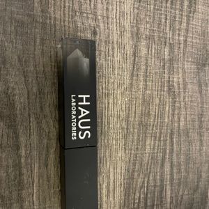 Eyeshadow and eyeshadow toppers